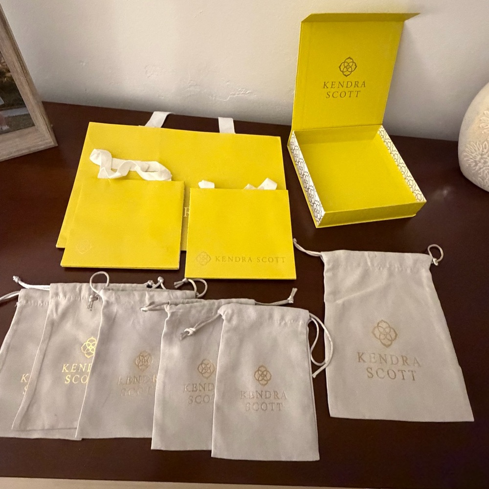 Kendra Scott jewelry bags - Picture 3 of 5